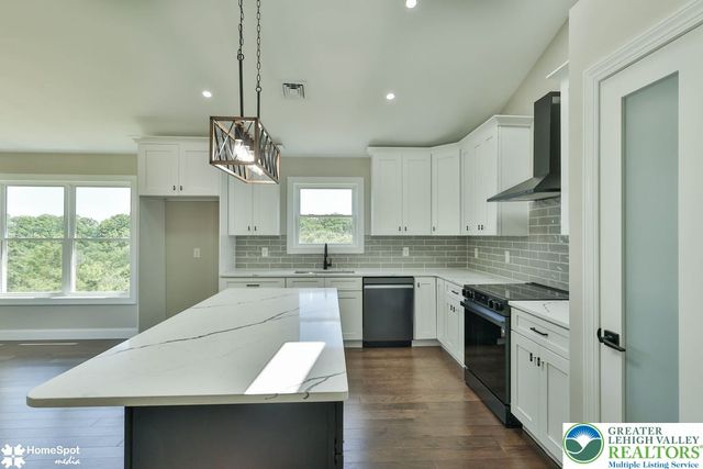 2212 Skyline Drive, Washington Twp, PA 18080