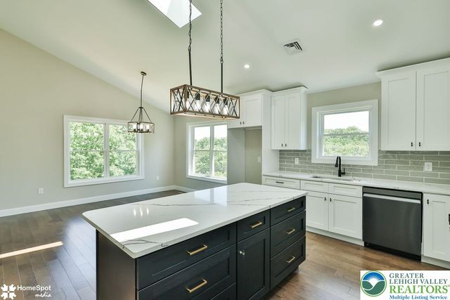 2212 Skyline Drive, Washington Twp, PA 18080