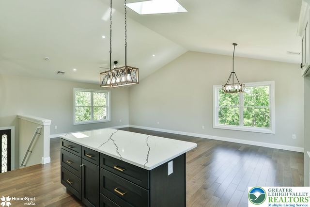 2212 Skyline Drive, Washington Twp, PA 18080