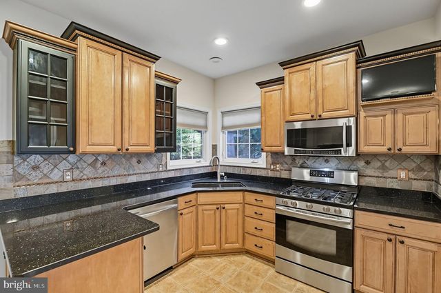 121 WATERSIDE LN, Cross Junction, VA 22625