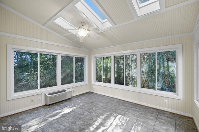 121 WATERSIDE LN, Cross Junction, VA 22625