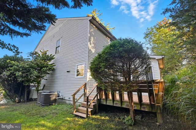 121 WATERSIDE LN, Cross Junction, VA 22625