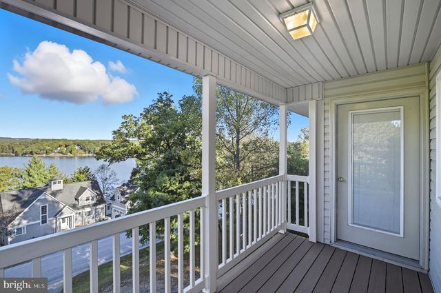 121 WATERSIDE LN, Cross Junction, VA 22625