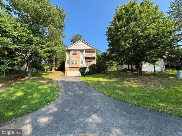 121 WATERSIDE LN, Cross Junction, VA 22625