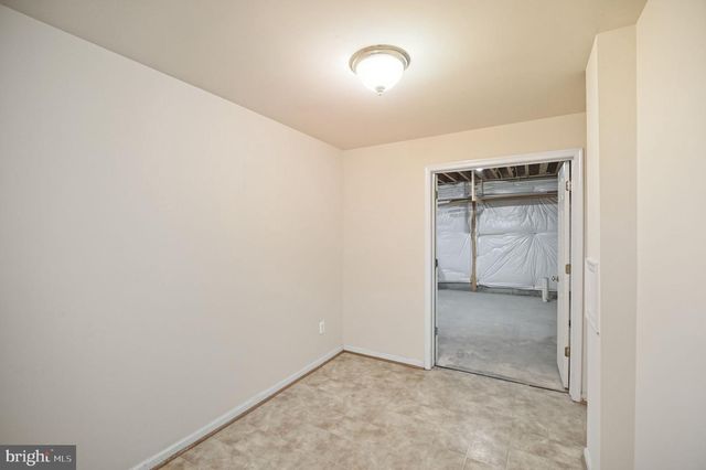 121 WATERSIDE LN, Cross Junction, VA 22625