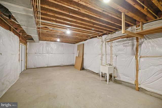 121 WATERSIDE LN, Cross Junction, VA 22625