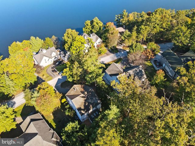 121 WATERSIDE LN, Cross Junction, VA 22625