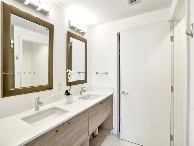 16385 N Biscayne Blvd 403, North Miami Beach, FL 33160