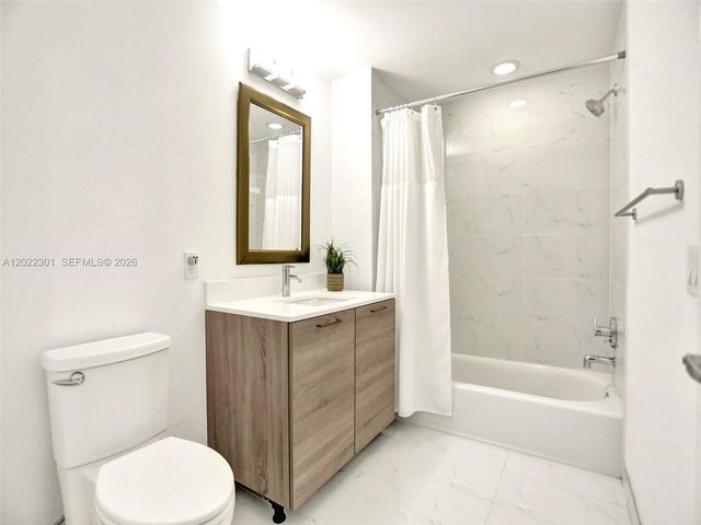 16385 N Biscayne Blvd 403, North Miami Beach, FL 33160
