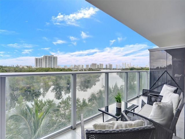 16385 N Biscayne Blvd 403, North Miami Beach, FL 33160