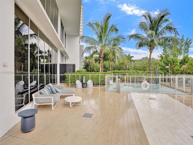 16385 N Biscayne Blvd 403, North Miami Beach, FL 33160