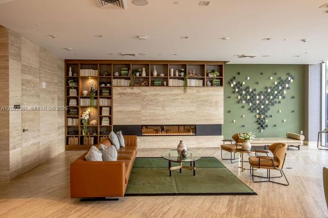 16385 N Biscayne Blvd 403, North Miami Beach, FL 33160