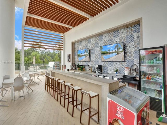 16385 N Biscayne Blvd 403, North Miami Beach, FL 33160