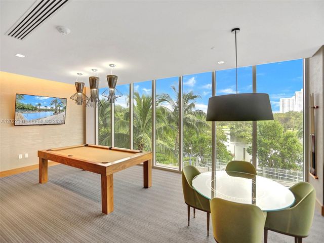 16385 N Biscayne Blvd 403, North Miami Beach, FL 33160