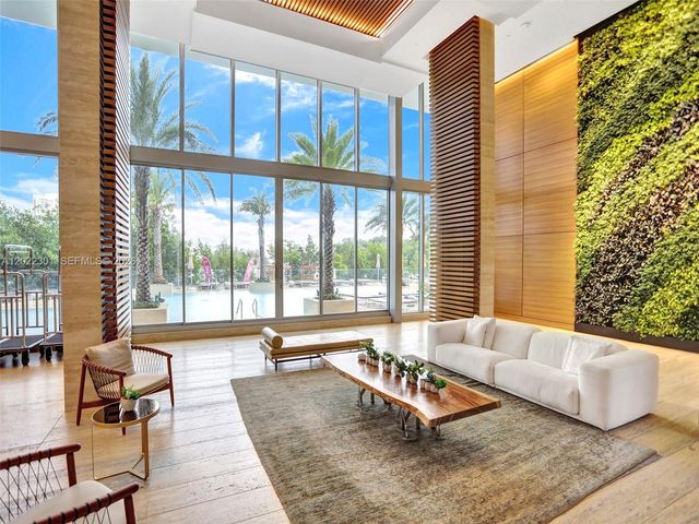 16385 N Biscayne Blvd 403, North Miami Beach, FL 33160
