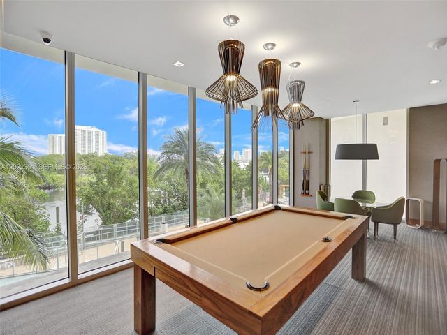 16385 N Biscayne Blvd 403, North Miami Beach, FL 33160