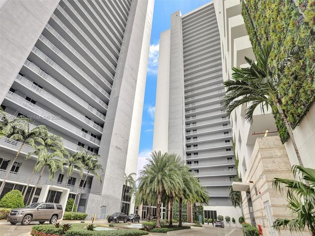 16385 N Biscayne Blvd 403, North Miami Beach, FL 33160