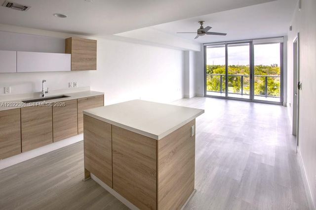 16385 N Biscayne Blvd 403, North Miami Beach, FL 33160