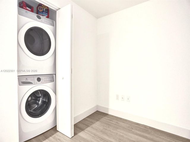16385 N Biscayne Blvd 403, North Miami Beach, FL 33160