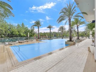 16385 N Biscayne Blvd 403, North Miami Beach, FL 33160