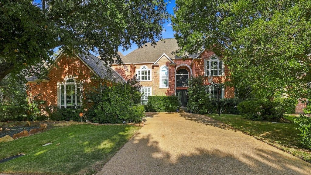 2122 Clearspring Drive N, Irving, TX 75063 — exterior
