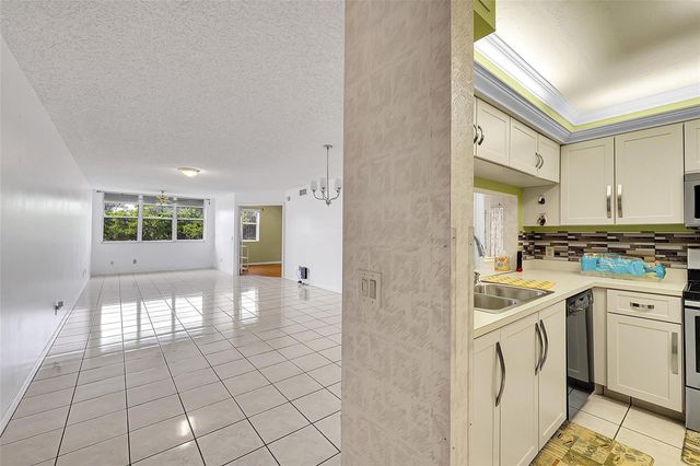 10369 NW 24th Place 402, Sunrise, FL 33322