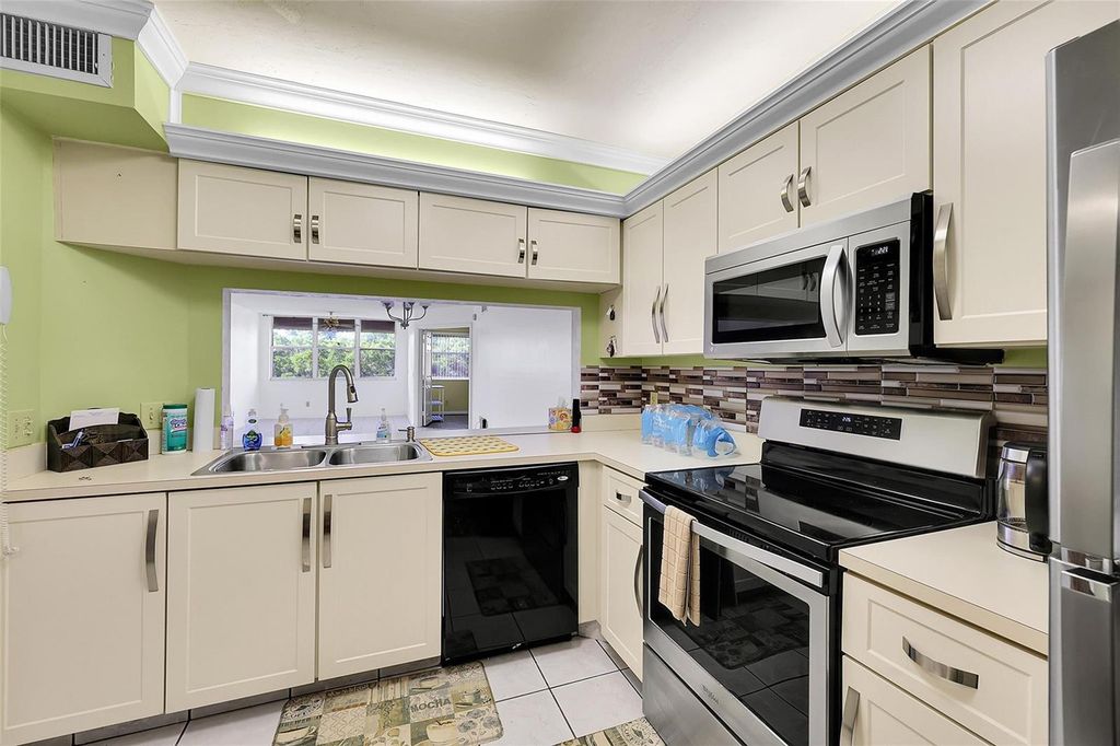 10369 NW 24th Place 402, Sunrise, FL 33322