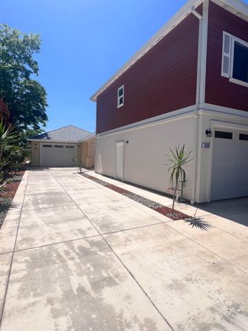 3530 26th Ave, Sacramento, CA 95820