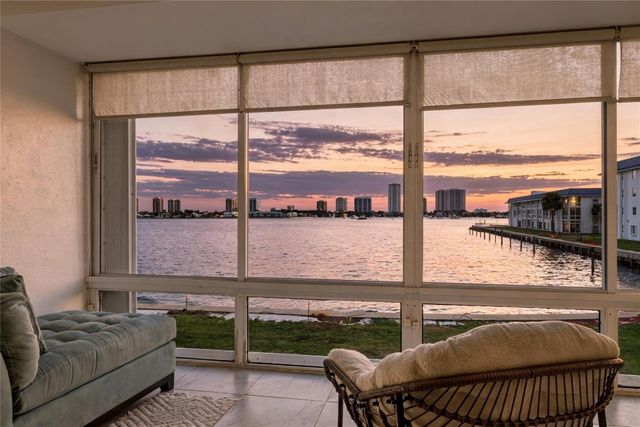 2936 Lake Shore Drive 204, Riviera Beach, FL 33404