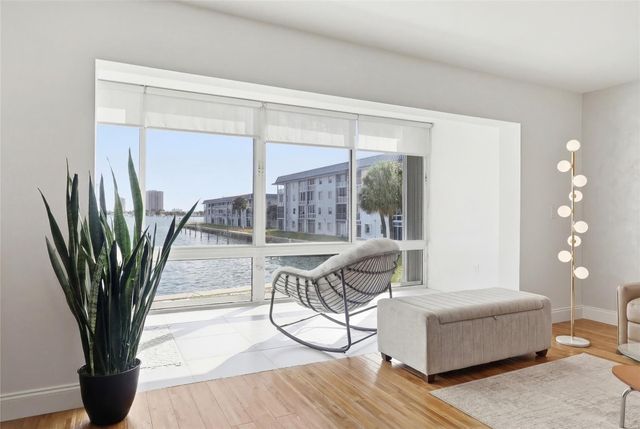 2936 Lake Shore Drive 204, Riviera Beach, FL 33404