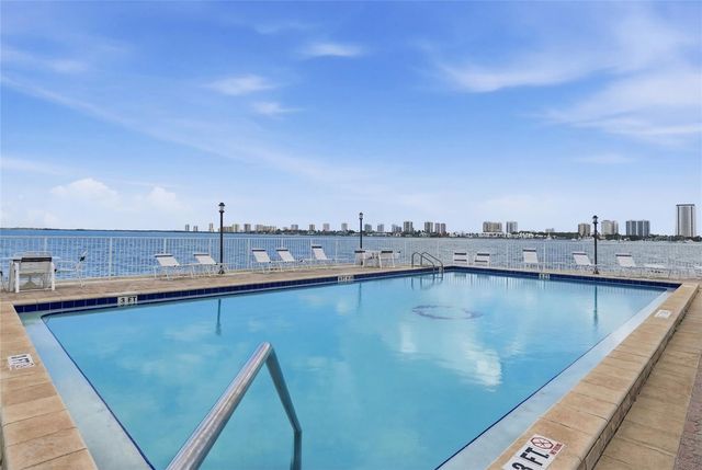 2936 Lake Shore Drive 204, Riviera Beach, FL 33404