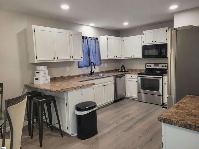 5202 Fairview Road, Gray Court, SC 29645