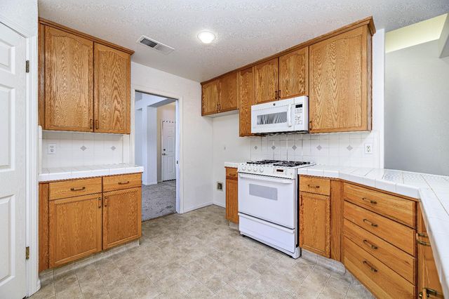1757 E Birch Avenue, Fresno, CA 93720