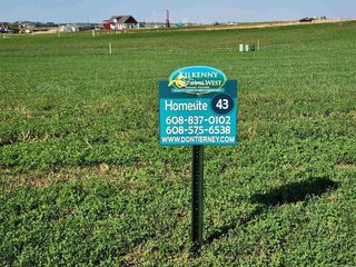 1517 S Holiday Drive, Waunakee, WI 53597