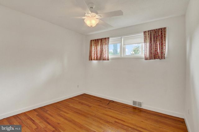 2409 CAMBRIDGE RD, York, PA 17402