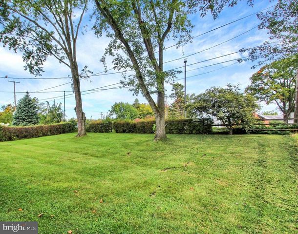 2409 CAMBRIDGE RD, York, PA 17402