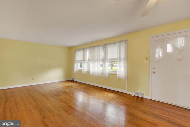 2409 CAMBRIDGE RD, York, PA 17402