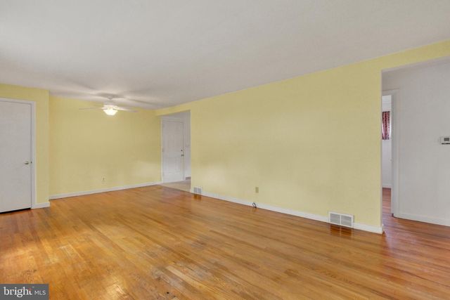 2409 CAMBRIDGE RD, York, PA 17402