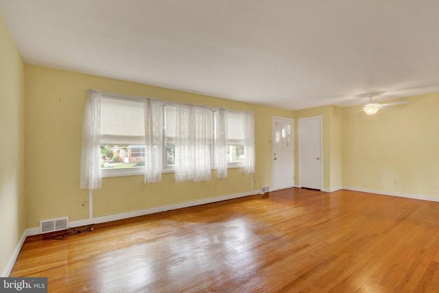 2409 CAMBRIDGE RD, York, PA 17402