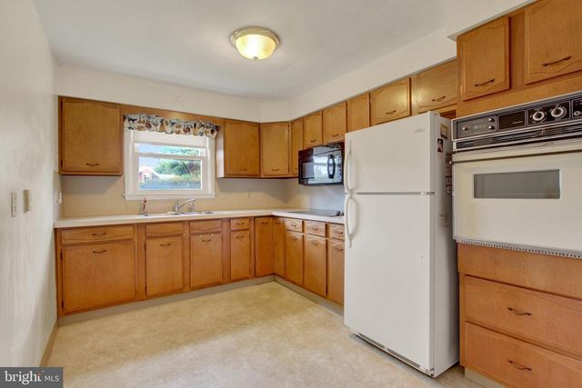 2409 CAMBRIDGE RD, York, PA 17402