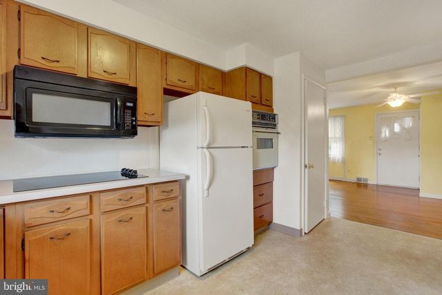 2409 CAMBRIDGE RD, York, PA 17402