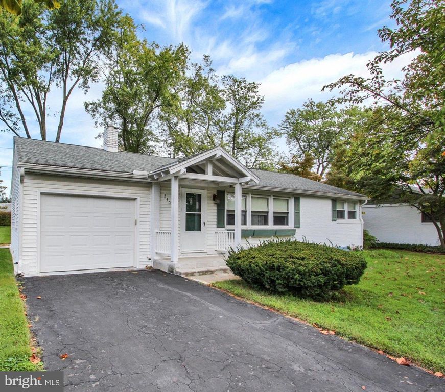 2409 CAMBRIDGE RD, York, PA 17402