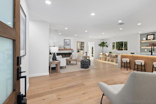 3002 Courser, San Diego, CA 92117