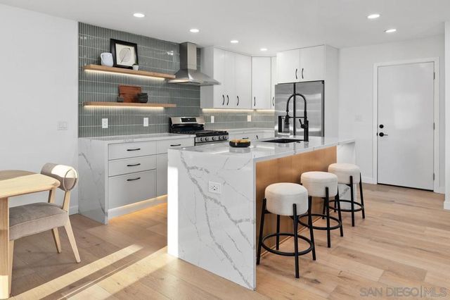 3002 Courser, San Diego, CA 92117