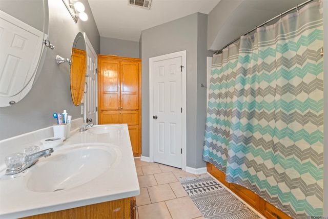 40463 Fox Run Dr, Gonzales, LA 70737