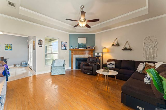 40463 Fox Run Dr, Gonzales, LA 70737