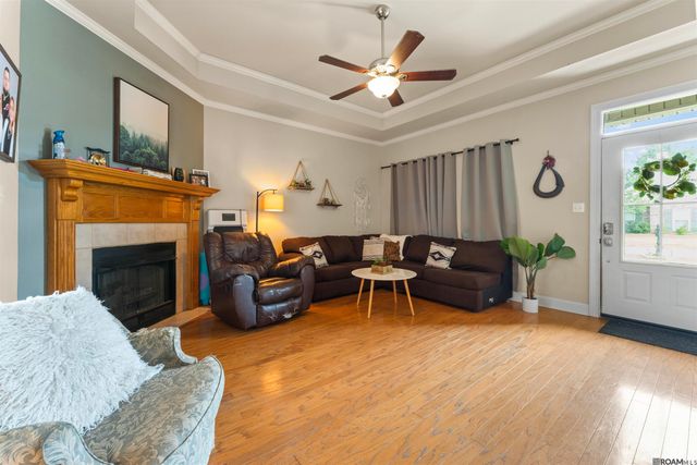 40463 Fox Run Dr, Gonzales, LA 70737
