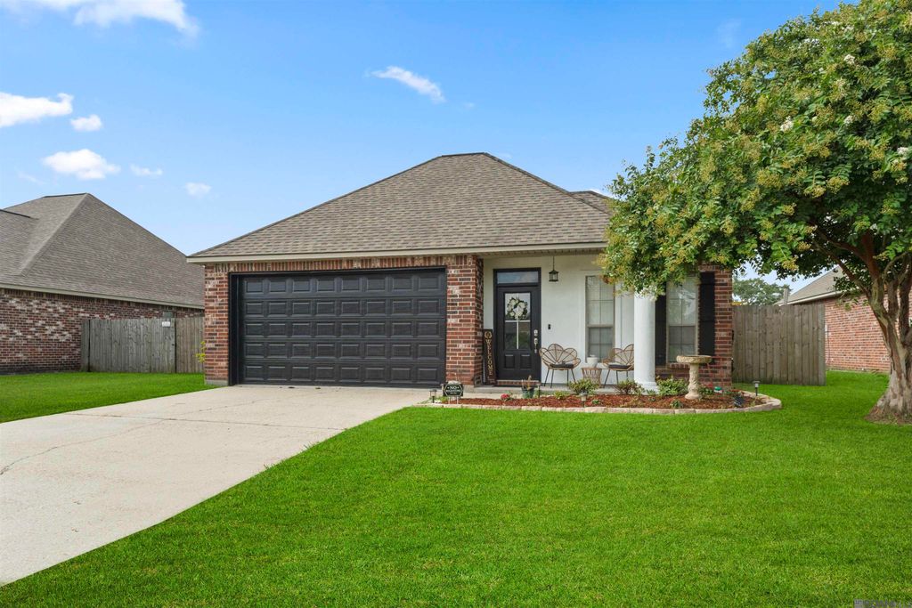 40463 Fox Run Dr, Gonzales, LA 70737