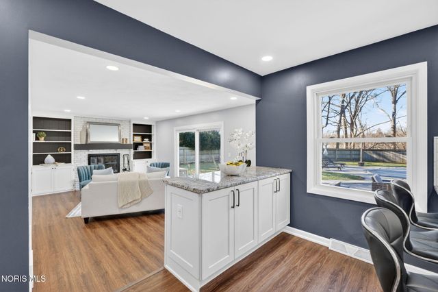 1243 Brownwood Drive, Bowling Green, OH 43402