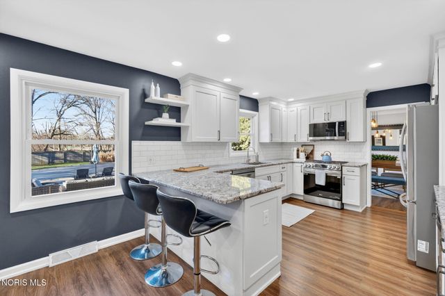 1243 Brownwood Drive, Bowling Green, OH 43402